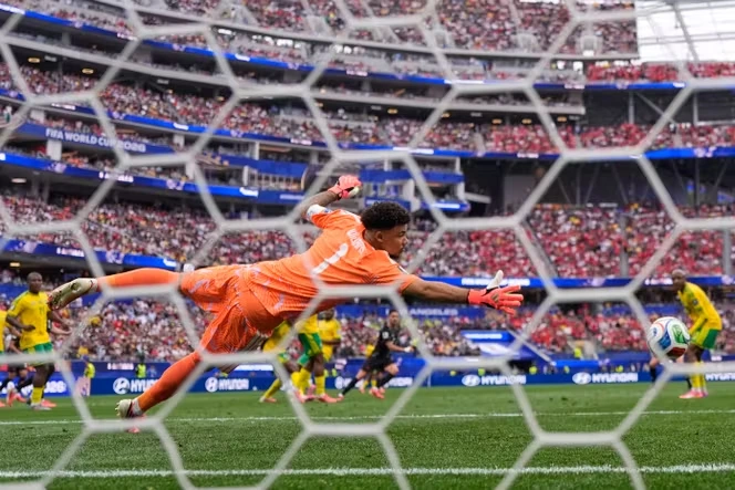 Coupe du monde 2026 : le Canada premier qualifié pour les huitièmes de finale après avoir éliminé in extremis l’Afrique du Sud