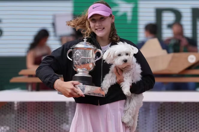 Roland-Garros 2026 : Mirra Andreeva a résisté à tous les vents contraires pour entrer dans le cercle des vainqueures en Grand Chelem