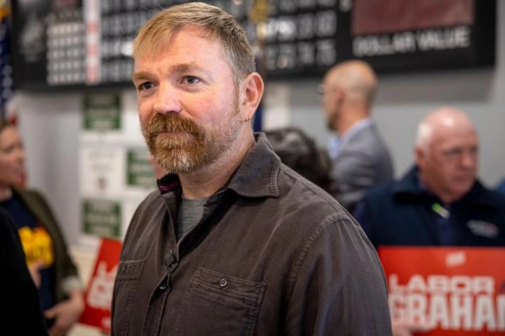 El aspirante demócrata a senador por Maine abandona tras una denuncia de agresión sexual
