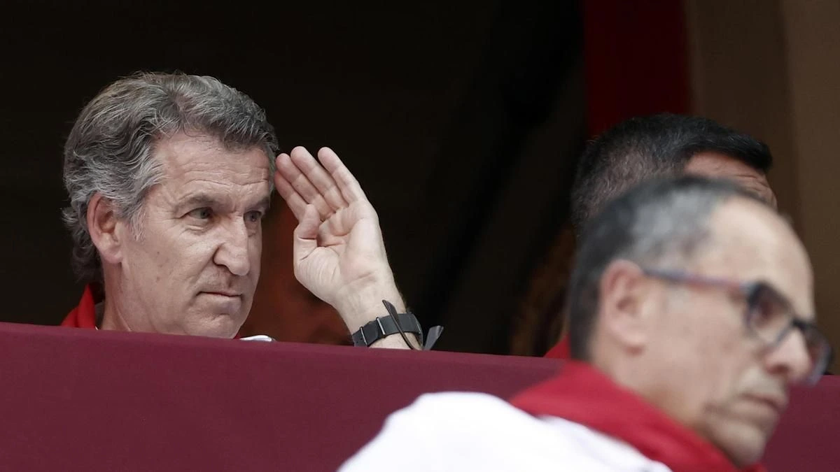 Feijóo asume las peticiones de la patronal y anticipa recortes en bajas médicas y ayudas sociales