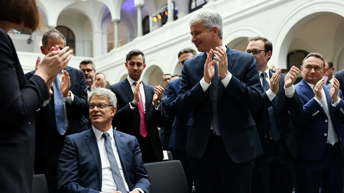 Patrick Schnieder: Standing Ovations für gefeuerten Verkehrsminister!