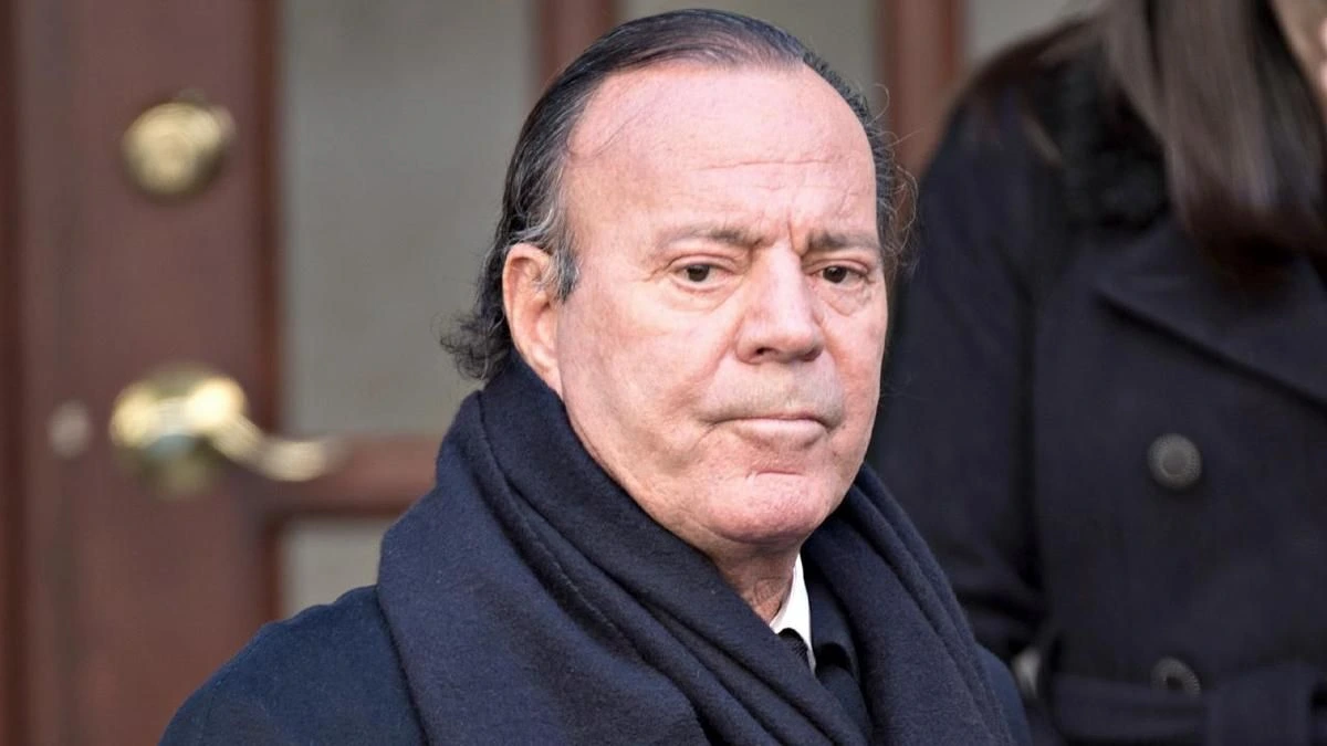 Julio Iglesias se querella contra elDiario.es, contra su director y contra cuatro de sus periodistas