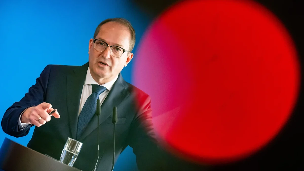 Neuer Kanzleramtschef? CSU: Dobrindt muss Innenminister bleiben!