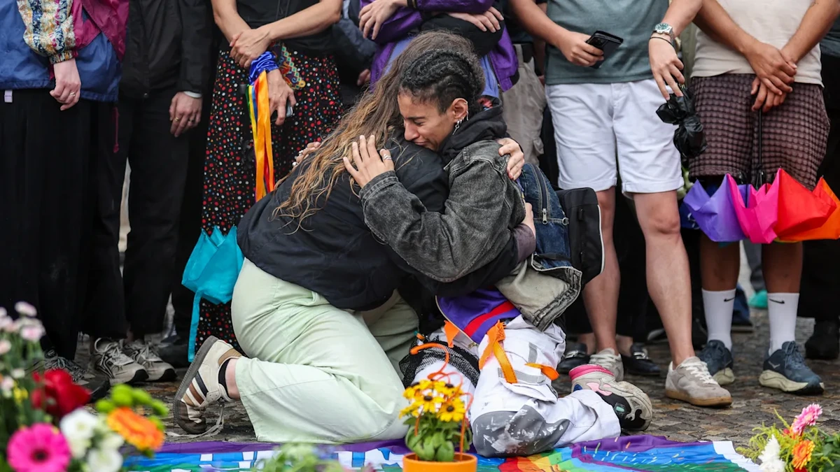 Berlin trauert um CSD-Opfer: Kanzler Merz will Regenbogen verteidigen