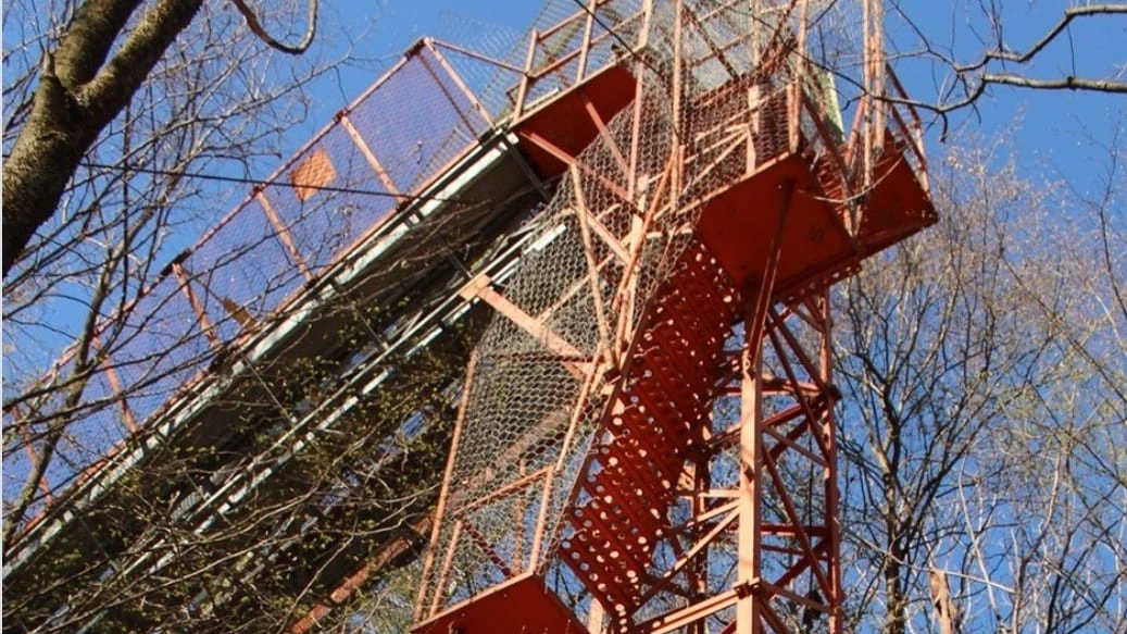 Freizeitpark quietscht und klappert: Fahrgeschäfte aus Schrott gebaut