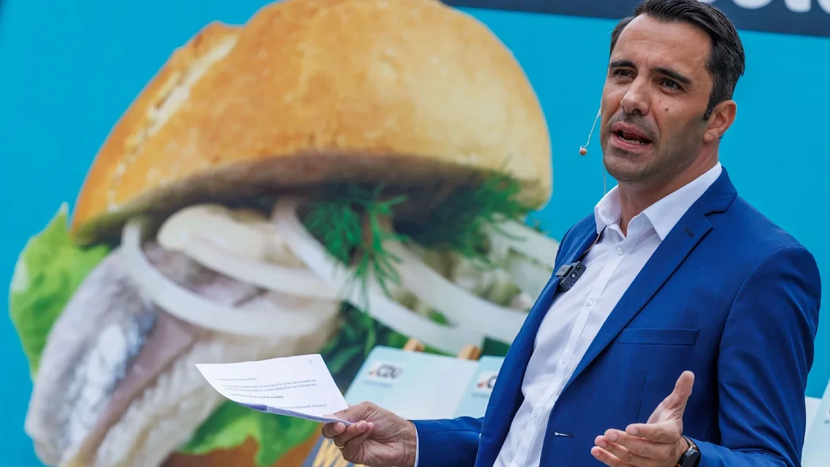 Wahlkampf in Meck-Pomm: Gaga-Zoff um Fischbrötchen-Plakat der CDU