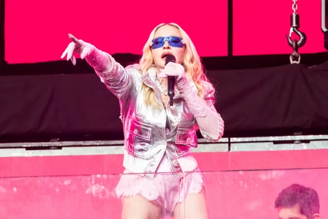 Avec « Confessions II », Madonna, entre hédonisme pailleté et pouvoir hypnotique, célèbre les plaisirs de la fête