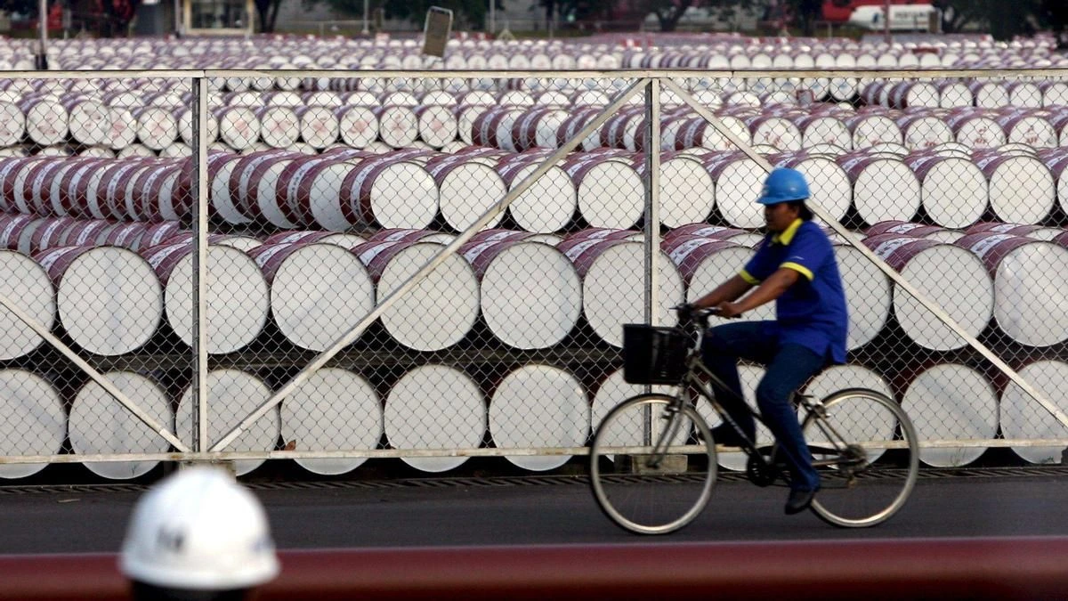 El barril de brent supera los 90 dólares con las bolsas europeas a la baja