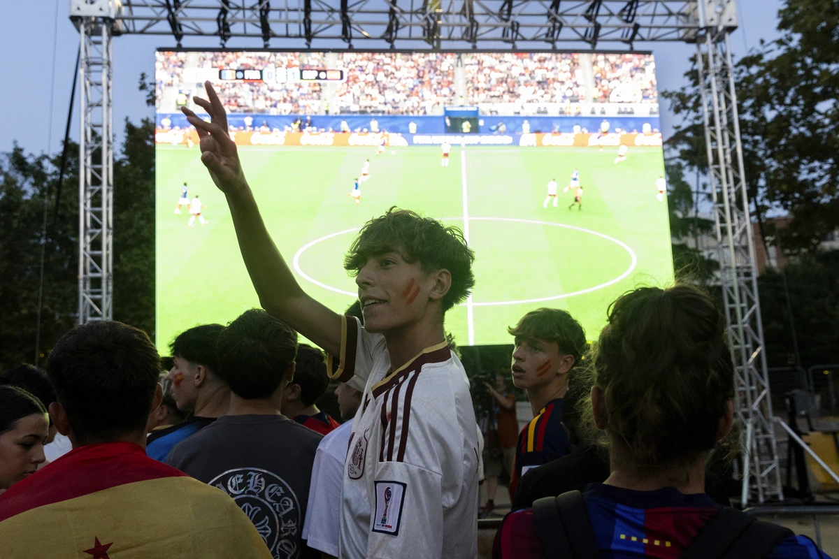 País Vasco y Cataluña, entre el nacionalismo y la final del Mundial: el no del alcalde de Bilbao y el entusiasmo barcelonés con las pantallas gigantes