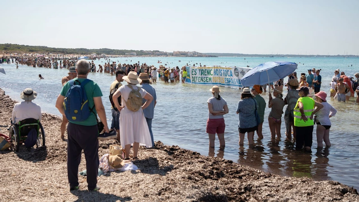 Drama auf Mallorca: Deutscher (60) stirbt während Großdemo an Traumstrand
