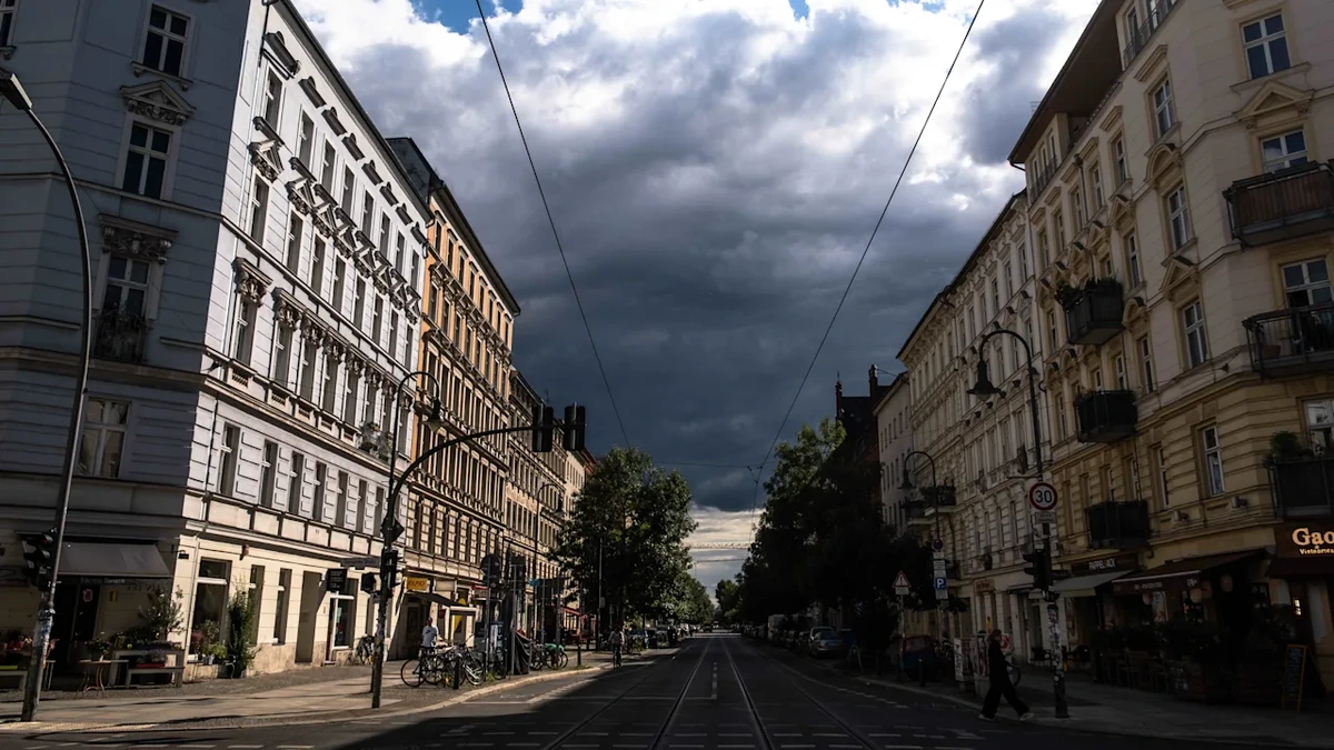 Wetter-Achterbahn in Deutschland: Erst baut sich die Wärme auf, dann kracht es