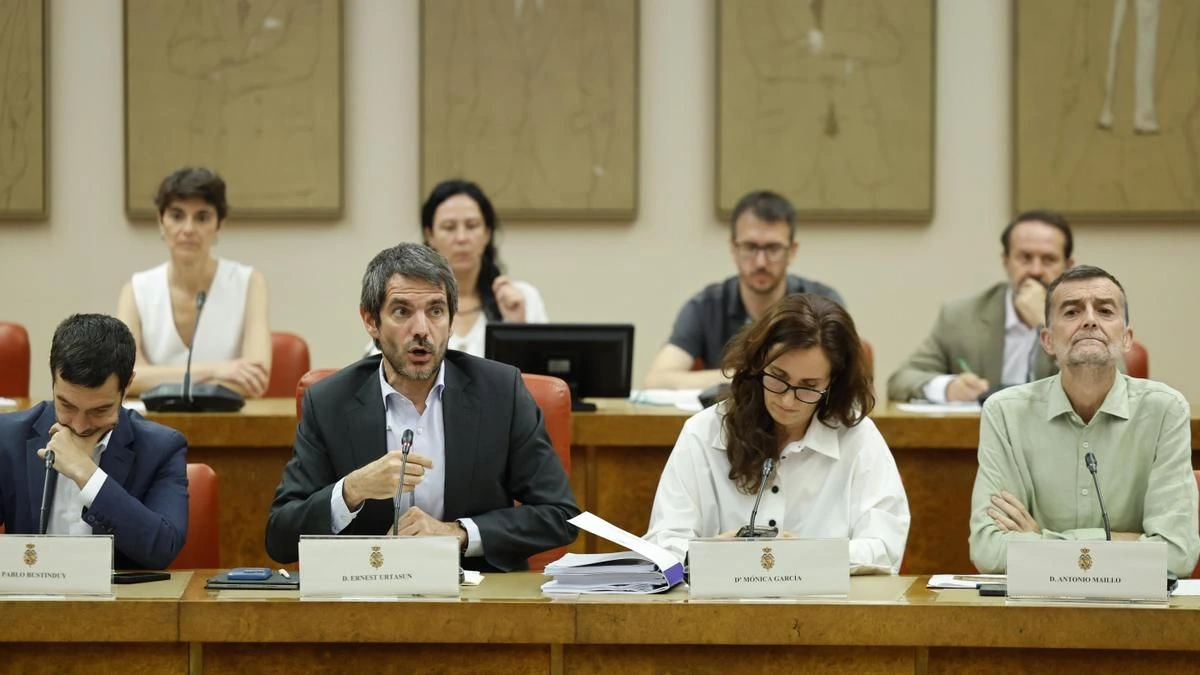 Los partidos de Sumar se van de vacaciones sin marca ni candidato para unas elecciones cada vez más próximas