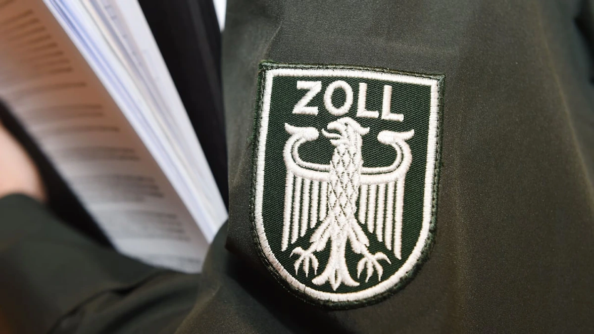Bei Schwarzarbeits-Kontrolle: Zollfahnder stürzt durch Hallendach in den Tod