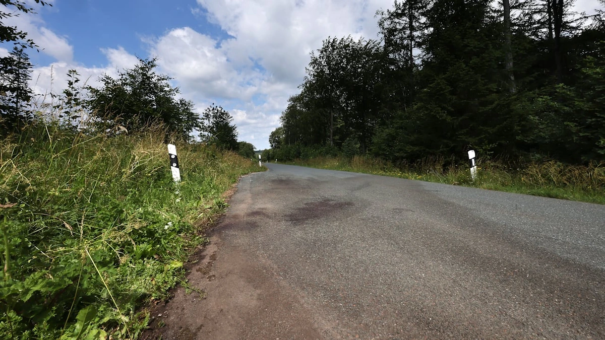 Tatverdächtiger (36) in U-Haft: Frauenleiche an Landstraße entdeckt