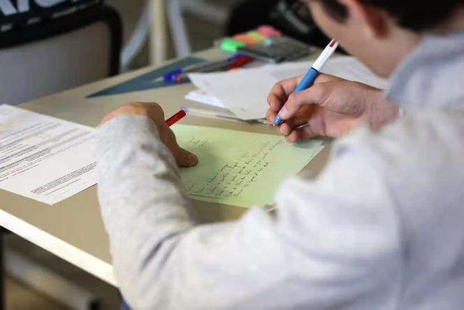 Orthographe au bac : le discours de fermeté du ministre n’a guère modifié les consignes de correction