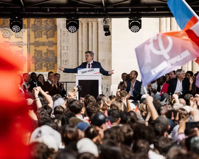 Polémique Guillaume Erner : Jean-Luc Mélenchon appelle à éviter la matinale de France Culture, qui lui répond
