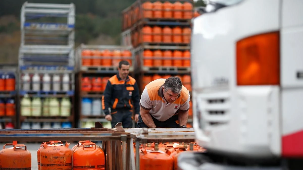 La bombona de butano se encarece un 16% y sube hasta los 17,83 euros tras el fin de la rebaja del IVA