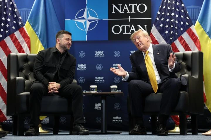 Zelenski se la devuelve año y medio después a Trump cuando le pregunta por Rusia