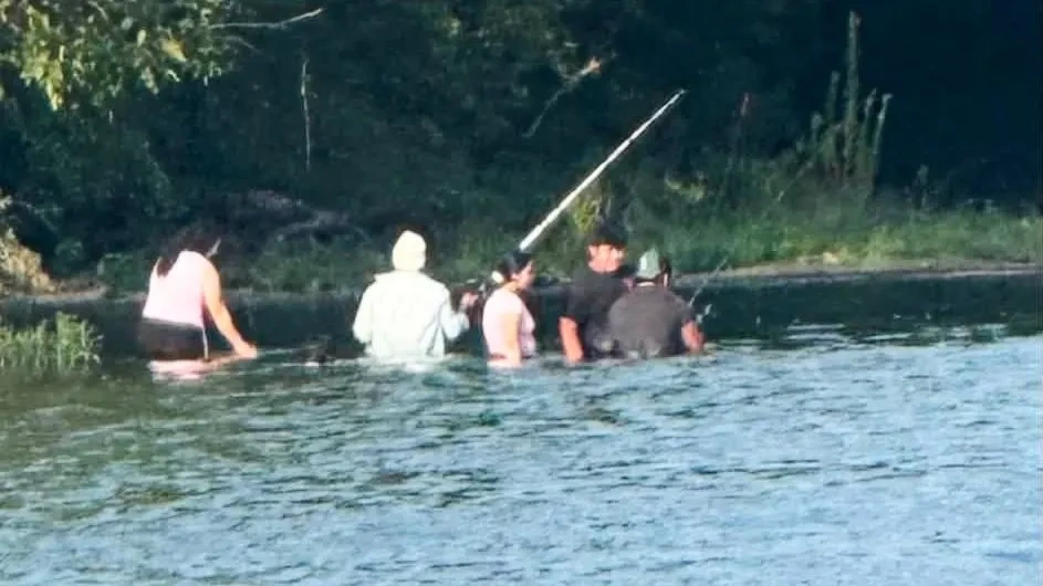 Fluss verschluckt fünf Menschen: Pastor fotografiert Opfer kurz vor ihrem Tod