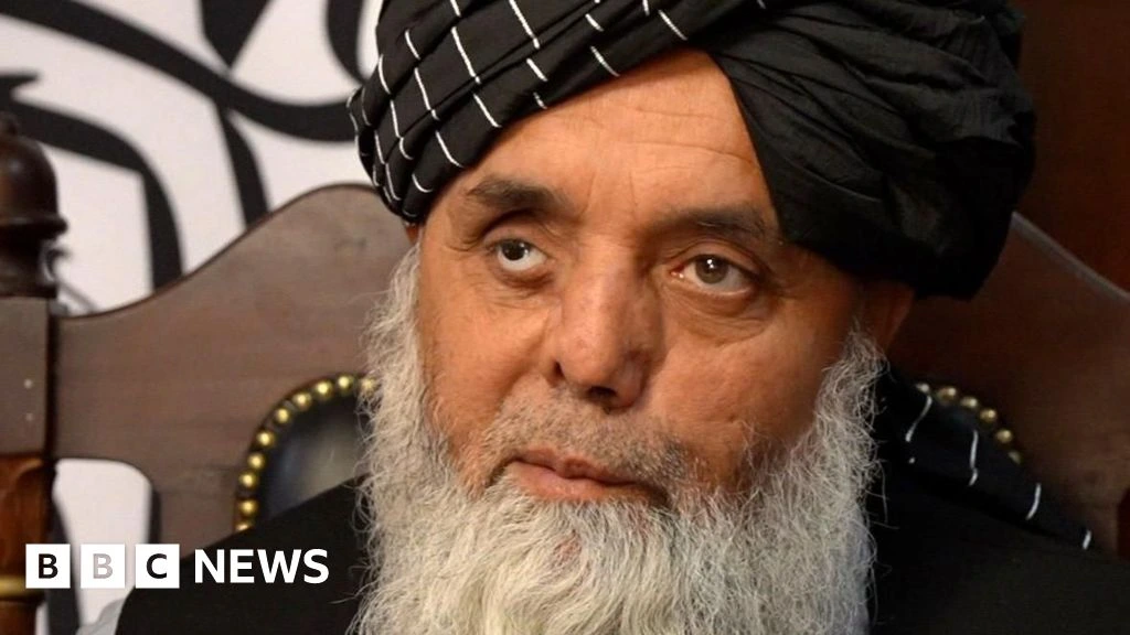 Divorce, smartphones and control - BBC sees how Taliban run Afghanistan