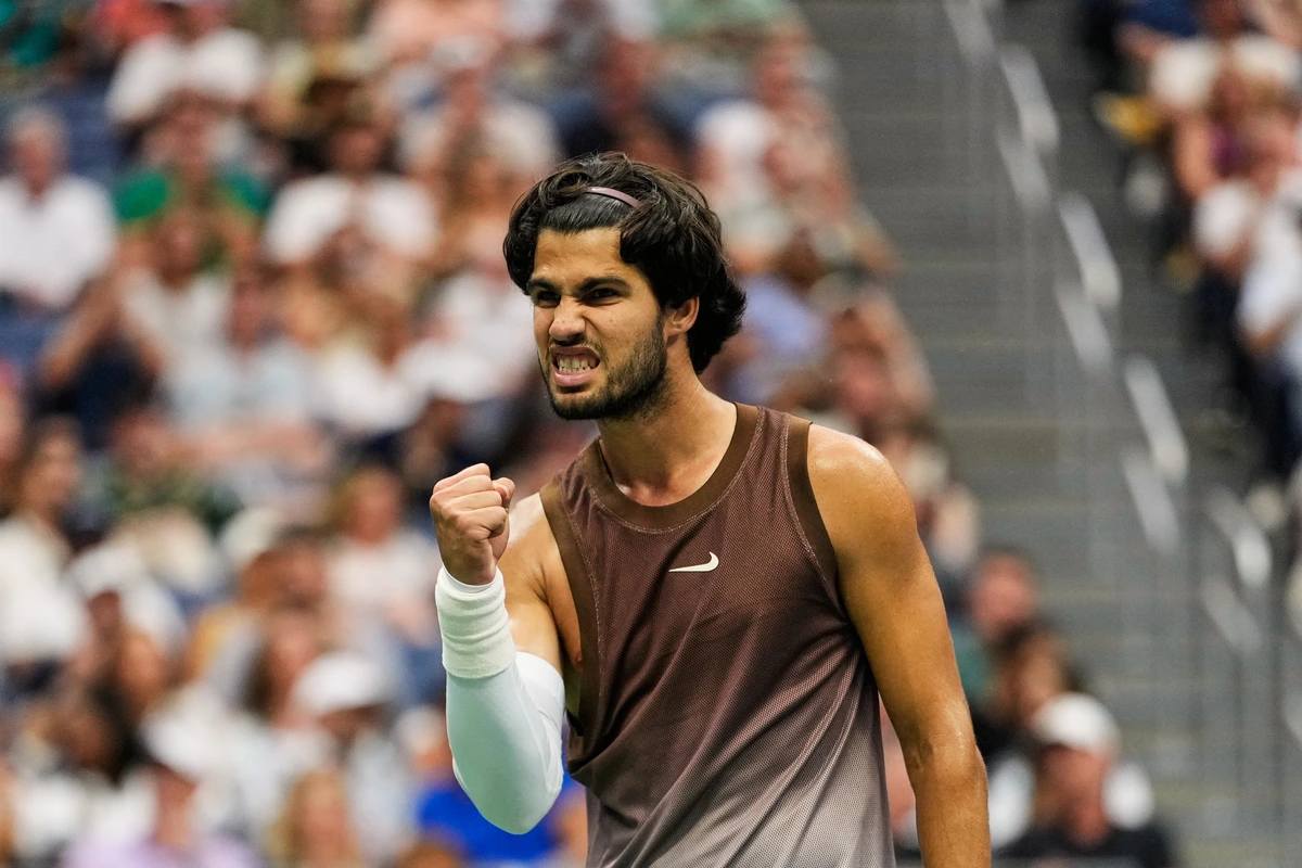 Alcaraz vuelve siendo Alcaraz: derrota a Safiullin en primera ronda del US Open y deja atrás su larga lesión