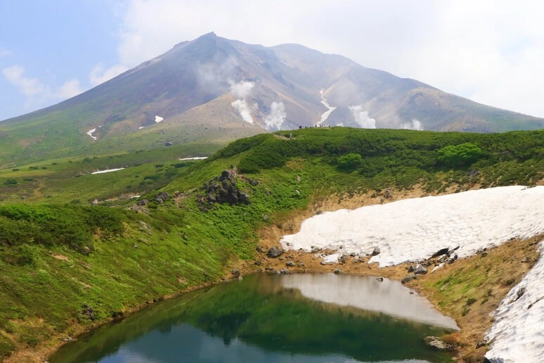 In Giappone i luoghi del silenzio, tra montagne sacre e isole incontaminate