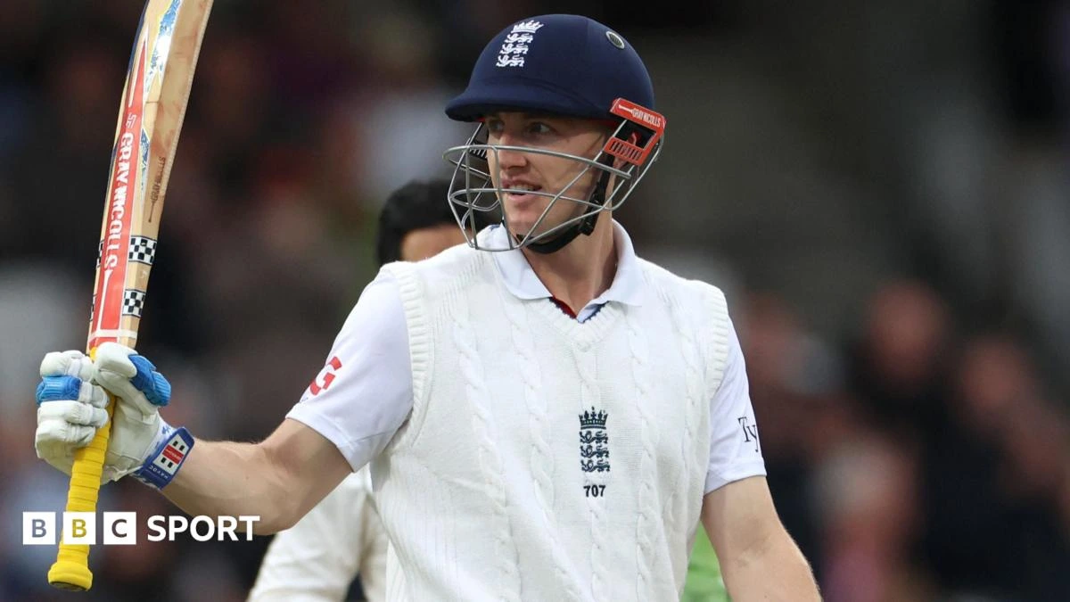 Sparkling Brook builds England lead over Pakistan