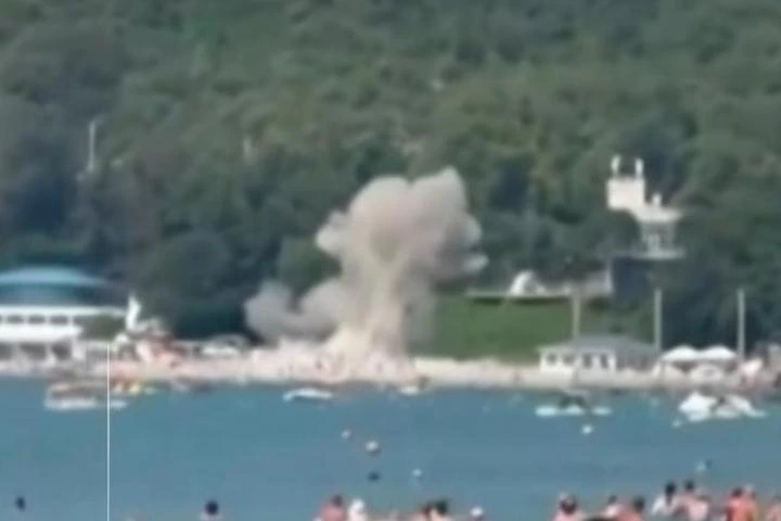Rusia afirma que un ataque con drones de Ucrania en una concurrida playa deja siete muertos y 40 heridos