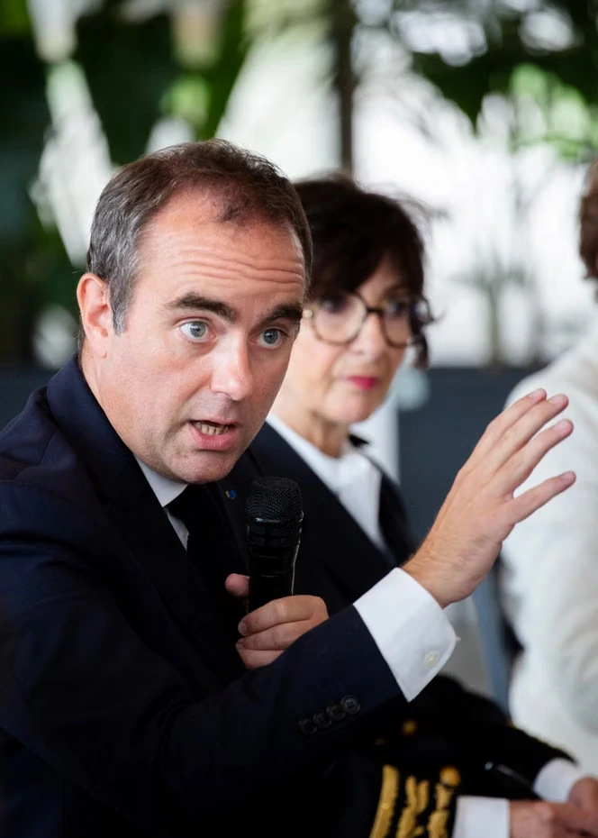 Incendies : le gouvernement, au chevet des habitants et des élus touchés, cherche à sortir de la crise