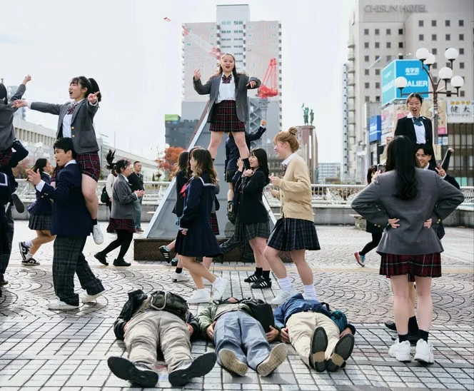 « New Group » : une réjouissante farce burlesque japonaise contre les dérives sectaires et le culte de l’obéissance