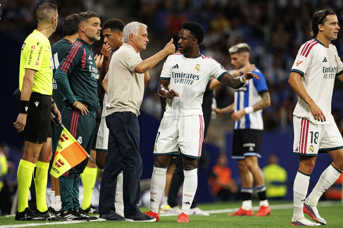 El 'plan Vinicius' de Mourinho, conversaciones y consejos en privado y un escudo en público: "Necesita sentirse querido"