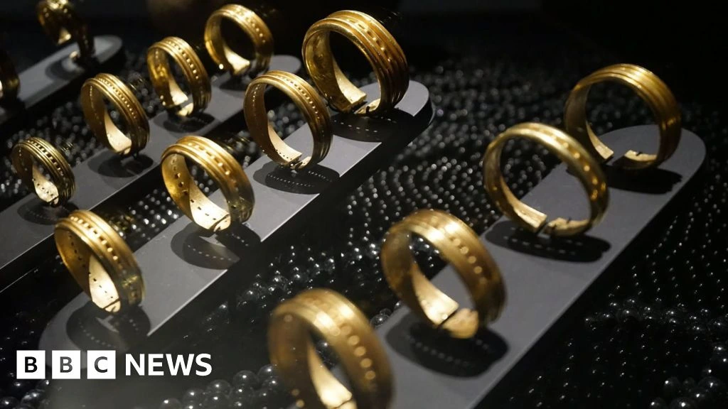 Thieves steal Bronze Age artifacts from Spanish museum in four-minute heist