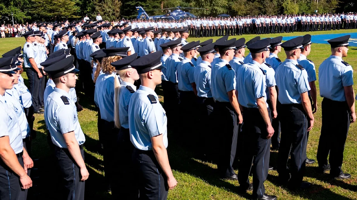 Extremisten in Behörden: Stimmt es, dass Polizisten oft AfD‑Anhänger sind?