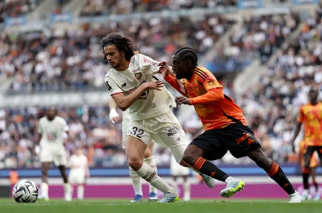 Ayyoub Bouaddi s’engage à Manchester City, un transfert à l’étranger record pour un footballeur de Ligue 1