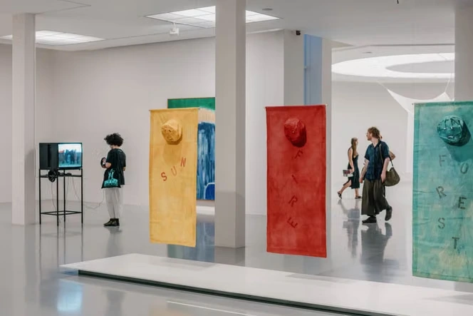 Au Musée d’art contemporain d’Anvers, Nicola L., voix précoce du féminisme, met à nu la réalité des corps