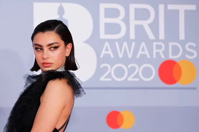 Nos conseils de replays : Charli XCX, voyages en train, loi Taubira, Kosha la pangoline…