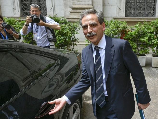 Mps, la strategia di Lovaglio: trovare consenso a Trieste e Parigi o alzare il prezzo
