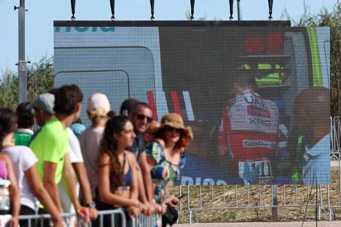 Tadej Pogacar contraint à l’abandon sur le Tour d’Espagne après une grosse chute