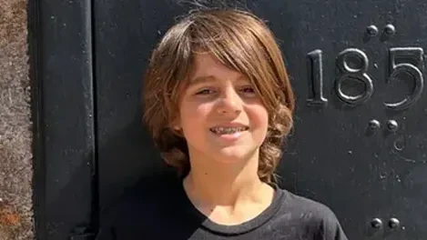 Junge im Urlaub von sechs Kampfhunden zerbissen