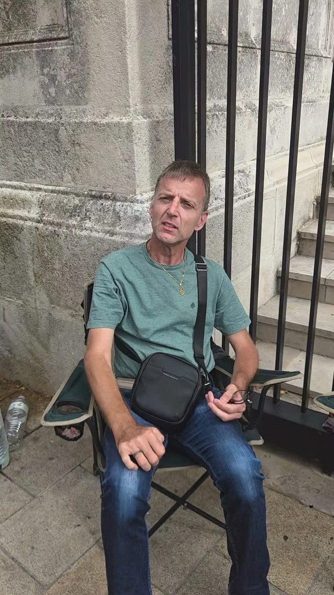 VIH : deux hommes séropositifs en grève de la faim, victimes de harcèlement et de menaces de mort, seront reçus par Aurore Bergé le 2 septembre