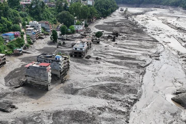 Nepal intenta abrir túneles en varios proyectos hidráulicos donde desaparecieron más de 930 trabajadores