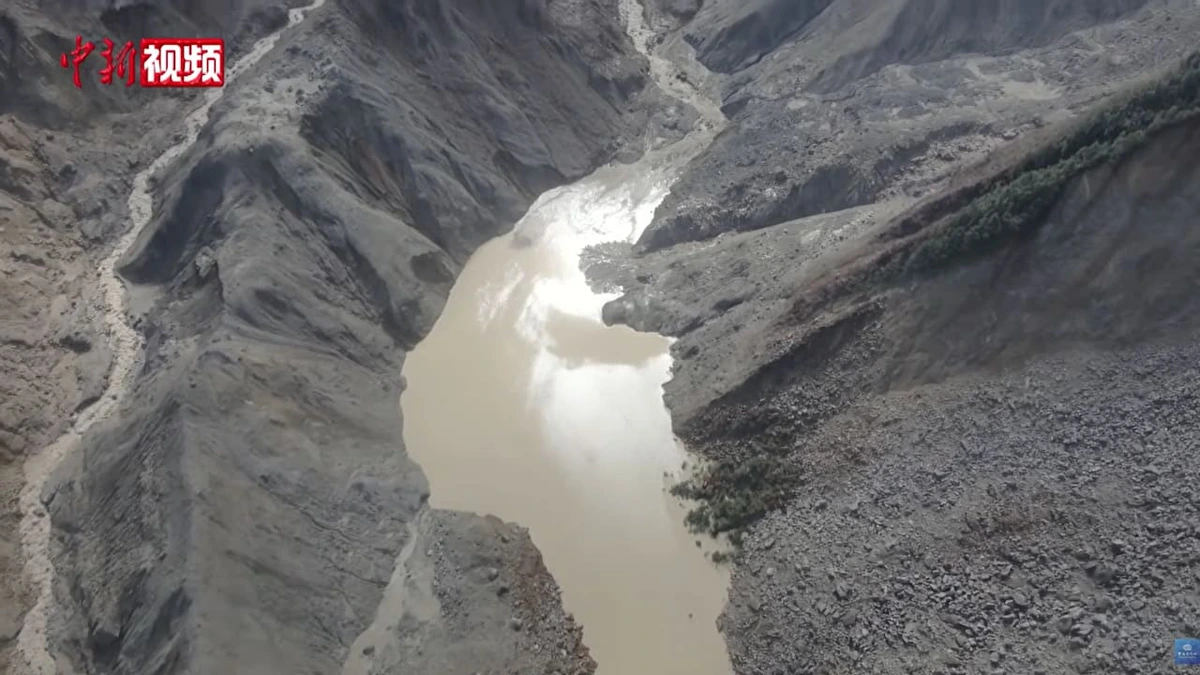 Rettungseinsatz im Himalaya abgebrochen: Kommt mit diesem See die nächste Flut?