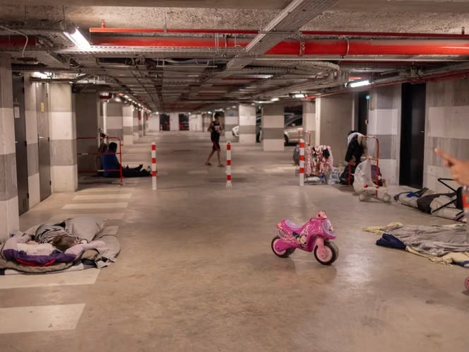 Les associations pressent le gouvernement d’héberger les 2 300 enfants à la rue : « Nous constatons une incapacité politique à tenir la promesse qui a été faite »