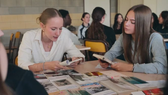 « Ecrire la vie : Annie Ernaux racontée par des lycéennes et des lycéens », de Claire Simon, un regard vivifiant sur l’œuvre de l’autrice