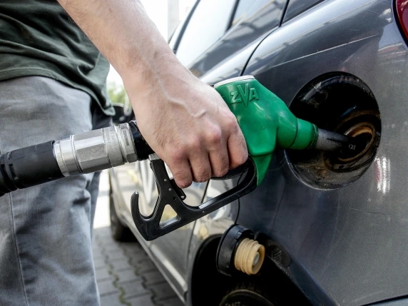 Pichetto Fratin: «Sui carburanti ci aspettiamo che altri mettano un tetto al prezzo. Accise? Basta interventi»