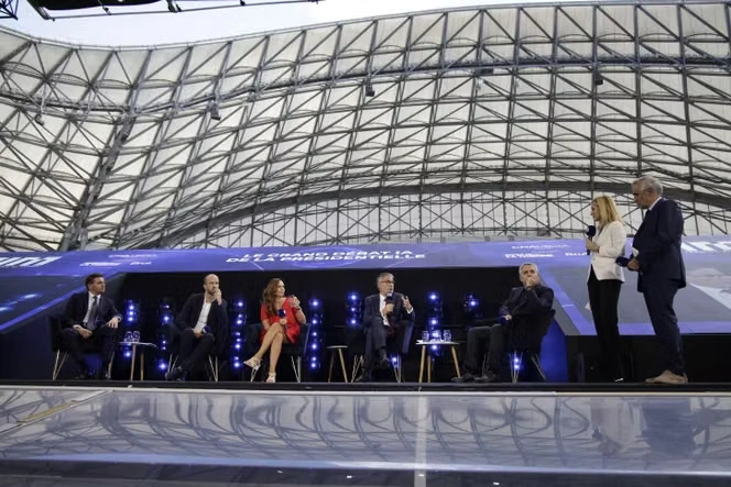 Présidentielle 2027 : A Marseille, un « grand débat » sur l’IA sans grande surprise et avec peu de candidats