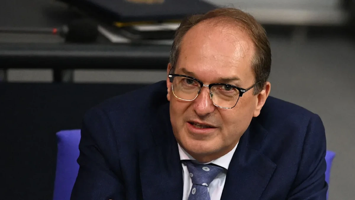 Unheimliche Allianz führt „bewaffneten Kampf“: Dobrindt: Das steckt wirklich hinter Frankreich-Krawallen