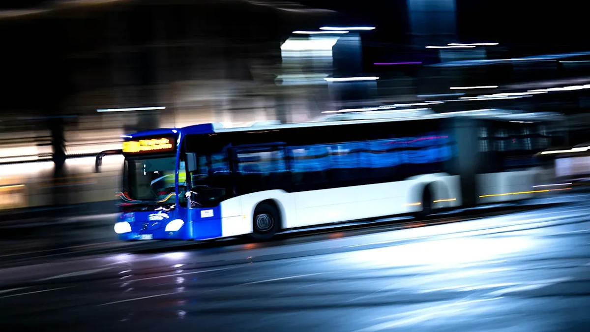 Schon wieder! 18-Jähriger kapert Bus und fährt mit Fahrgästen los