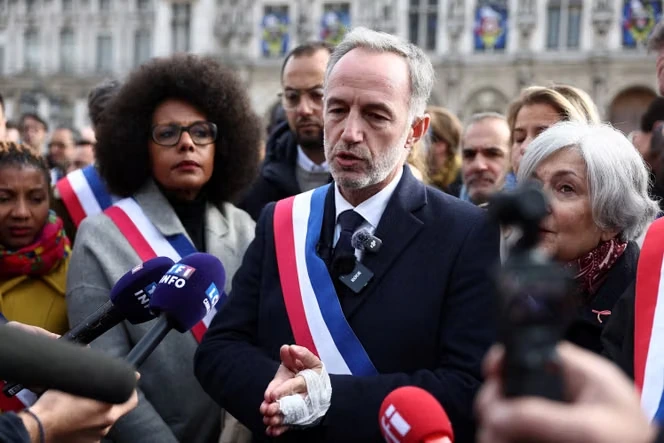 Après les violences du 17 octobre, les élus appellent à « faire bloc » lors du rassemblement devant les mairies