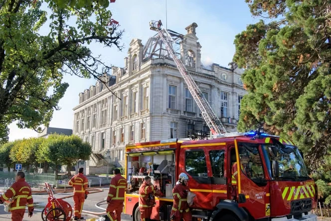 Incendie de la mairie de Limoges : le principal suspect, un militant écologiste fiché « S », a grandi dans un milieu « communautaire » et « alternatif »